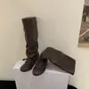 Novas Botas Quadradas Vintage Amassadas Outono/Inverno 2026 com Aumento Interno de Altura de 4CM, Botas de Cano Médio de Nicho, Botas de Salto Plataforma de Uso Duplo