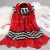 Lenço de Seda com Estampa de Folhas Novas Primavera/Verão 2026 para Mulheres, Xale Decorativo Fino Versátil para o Verão, Lenço Longo