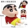 Adorno de Soporte para Teléfono de Plástico de Crayon Shin-Chan de Venta Caliente de Celebridad de Internet, una Decoración de Escritorio Imprescindible para Uso en Oficina y Hogar