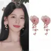 Nuevos Pendientes Chinos de Flor Rosa con Borlas Exagerados Clavos de Oreja Lujo Ligero de Gama Alta Atmosféricos Colgantes de Oreja Pendientes de Novia para Mujer