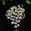 Broche de Uva Perla de Gama Alta de Nicho, Nuevo Broche de Fruta Creativo Estilo Chino, Accesorio de Pin Versátil de Moda para el Viaje Diario