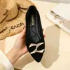 Comercio electrónico transfronterizo, talla grande, nueva colección primavera/otoño 2026, zapatos planos para mujer, estilo europeo y americano, zapatos slip-on de punta a la moda