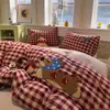 Juego de ropa de cama de algodón lavado teñido y tejido con encriptación Clase A para la temporada de regreso a clases, bordado de toalla de cama individual, amigable con la piel y suave, juego de tres o cuatro piezas