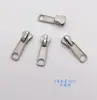 Cabeça de zíper de fábrica em estoque Não. 3 Não. 5 Não. Bolsa com zíper e puxador inferior de metal prateado brilhante com 8 pérolas