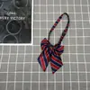 Corbata de rayas rojas y azules preescolar estudiantes de primaria niños pajarita gratis