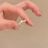 Elegante y Lujoso Anillo de Trébol de Cuatro Hojas de Plata con Nácar para Mujer, Diseño de Nicho, Exquisito Anillo Abierto Apilable, Tendencia 2025