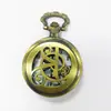 Venta al por mayor del fabricante Tapa abatible hueca retro Reloj de bolsillo Creativo Reloj para hombre y mujer Estudiante Reloj de cuarzo Reloj para colgar para ancianos Esfera grande