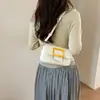 Bolso pequeño cuadrado de mano con textura elegante para mujer, nuevo modelo primavera-verano 2026, versión coreana retro de color liso para hombro y bandolera
