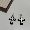 Cadena de Suéter Cruzada Blanca y Negra Dulce y Fresca Nicho Elegante Único Lujo de Gama Alta Accesible Moda Versátil Collar Pendientes