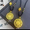 Tienda de Oro Mismo Estilo Colgante de Collar Brújula de Ocho Tesoros Dorada Antigua para Mujer, Alta Retención del Color, Colgante de Disco Hueco con el Símbolo de la Buena Fortuna