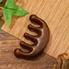 Peine Masajeador de Meridianos Faciales Personalizado por el Fabricante, Peine de Madera para Raspar la Cabeza, Peine de Sándalo con Bolas de Cinco Dedos para el Cuidado del Cabello