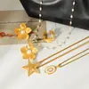 Pendientes de flor de nicho de acero de titanio estilo ins de moda europea y americana, collar versátil de pentagrama de acero inoxidable chapado en oro de 18 quilates para mujer
