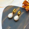 Pendientes de perlas y diamantes de imitación de alta calidad, estilo retro, de moda transfronteriza europea y americana, de acero y titanio.