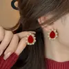 @Procesando Artículos: Pendientes Largos de Perla Roja Vintage Francés con un Estilo de Corte de Alta Gama, Pendientes y Accesorios Elegantes al por Mayor