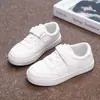 Nuevos Zapatos Blancos para Niños Primavera 2025 Zapatos de Verano para Niñas Tenis Blancos Zapatos de Escuela Primaria para Niños Mismo Estilo Guerrero