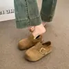 Mocassins femininos versáteis estilo Birkenstock com aumento de altura, estilo retrô britânico, novos sapatos tipo touca para mulheres da primavera de 2026