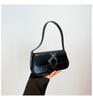 Bolsas Transfronteiriças Bolsas Femininas 2025 Exportação Novo Estilo Personalizado Caveira Cruzada Corrente Decorativa Rebite Bolsa de Ombro para Celular