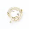 Broche Elegante em Forma de Guirlanda Estilo Fita Micro-Incrustado com Zircônia Moda Simples e Sofisticada Alfinete de Segurança Anti-Exposição Venda por Atacado