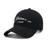 Boné de Baseball Casual Versátil Estilo Alfabeto com Aba Larga e Copa Macia, Bordado de Letra, Chapéu de Sol Retrô Tendência para Homens e Mulheres