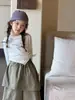 Moda 2026 Estilo Coreano Popular Conjunto de Dos Piezas Casual para Niñas Pequeñas con Top Estampado de Letras Otoñal