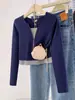 Camisa Base de Manga Larga Crop Top para Mujer, Patchwork de Bloques de Color, Falso Dos Piezas, Cuello en V, Hombro Normal, Primavera 2026, Corte Ajustado, Favorecedor