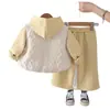 Conjunto de sudadera con capucha para niña de otoño e invierno, nuevo y elegante conjunto de forro polar 2026, un cálido conjunto de tres piezas para bebés en invierno