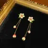 Brincos Pingente Flor Branca Tulipa Esmalte Pintado à Mão Ouro Brilhante Banhado a Cobre 18K Luxo Leve Estilo Francês Exclusivo Lote