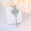 Celebridad de Internet Singapur Plata de Ley S925 Llave Diamante Collar Colgante Nicho Simple Trébol de Cuatro Hojas Cadena Clavícula para Mujer