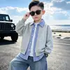 2376 Conjunto de Duas Peças de Camisa para Meninos Primavera e Outono, Novo Estilo 2026, Jeans de Pernas Curvas para Crianças, Conjunto de Duas Peças para Crianças Maiores