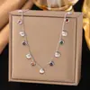 [Collar + Pulsera] Estilo Francés Ins de Lujo Accesible Cadena para Clavícula de Corazón Estilo Dulce Collar de Acero de Titanio con Borla de Corazón de Melocotón para Mujer