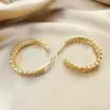 Pendientes de Aro Geométricos de Línea Irregular de Nicho Europeo y Americano con Pendientes de Diseño Elegante, Moderno, Lujo Accesible y Hebilla Elástica Personalizada