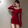Vestido plisado estilo francés de nuevo estilo de primavera y otoño, estilo puro lujurioso, con hombros descubiertos, cubre caderas, cintura elástica, falda corta para chica hot