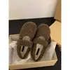 Sapatos femininos estilo Mary Jane, de sola reta e versáteis, forrados com pele, adequados para uso externo, nova coleção outono/inverno 2024, sapatos de algodão com forro de fleece, sapatos simples