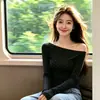 Camiseta negra sexy de manga larga con hombros descubiertos para mujer, nuevo estilo de otoño, camiseta base de capa interior, corte ajustado, favorecedora, con pedrería