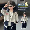 Jaqueta com Capuz Infantil para Primavera e Outono 2026 Nova Estilosa Legal Bonita Manga Longa Outono Roupa Esportiva Casual Infantil