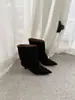 [] Botas de cano curto com salto baixo de temperamento francês, bico fino de temperamento, botas franzidas, camurça, salto fino, botas afuniladas, botas de cano médio