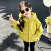 Conjunto de otoño para niña: Chamarra amarilla con capucha, nuevo estilo 2026, cortavientos estilo coreano para primavera/otoño con cierre, ropa infantil de moda
