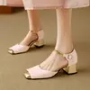 Sandalias elegantes con costuras de estilo nacional bordadas en la puntera, sandalias de tacón medio grueso 32-43 Suministro de comercio exterior del deseo de Amazon