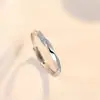 Anillo de Plata de Ley S925 Amor Infinito Anillo de Pareja Círculo de Möbius Zirconia Ajustable de Empuje y Tirón Nuevas Explosiones 2025