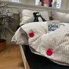 Juego de cuatro piezas de algodón 100% lavable, jacquard tejido a color estilo Ins para dormir desnudo, con bordes con cordón y diseño de botones contrastantes