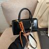 Bolso pequeño con textura popular de este año para mujer primavera y verano 2025 nuevo bolso de mensajero de un solo hombro bolso cuadrado pequeño portátil informal coreano