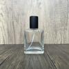 En stock Suministro B143-50ml Botella de perfume de vidrio transparente esmerilado con rosca Subenvase cosmético Botella de spray vacía