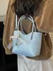 2026 nuevo bolso tejido de nicho de alta gama, bolso tipo cubo, bolso tipo dumpling, bolso simple y elegante de alta gama para llevar debajo del brazo para mujer