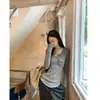 Camiseta de Manga Larga con Cuello Medio Abierto Cepillado Estilo Coreano 'Pure Desire' para Mujer Otoño 2025 Nueva Ajustada Gris Top Base