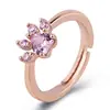 Kawei Anel Criativo Inovador e Fofo com Pegada de Diamante Colorido Ouro Rosa 18K Europeu e Americano Anel com Pegada de Gato Zircônia Decoração