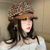 Boina Retro Estampada de Leopardo Feminina Outono e Inverno Camurça Bico de Pato Chapéu Octogonal Mostrando o Rosto Um Pouco Sexy Nicho Chapéu de Jovem