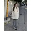 Um Conjunto Completo de Looks Ootd para o Estilo de Início de Outono Coreano Tricôs Brancos e Conjuntos de Calça Cinza para Mulheres