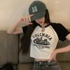 Camiseta de Manga Corta con Cuello en V para Mujer Estilo Nuevo Verano 2026 Dulce y Picante Diseño Retro Americano Top Corto de Estudiante Moderno