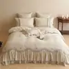 Conjunto de cama de quatro peças em mistura de algodão e linho com bordado de renda, estilo vintage elegante francês, para um visual jovem e descontraído