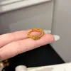 Anillo de Cruz Abierto Ajustable de Lujo Ligero Dorado Nuevo para Mujer, Versátil, de Gama Alta, de Nicho, Moderno, Exquisito Anillo para Mujer